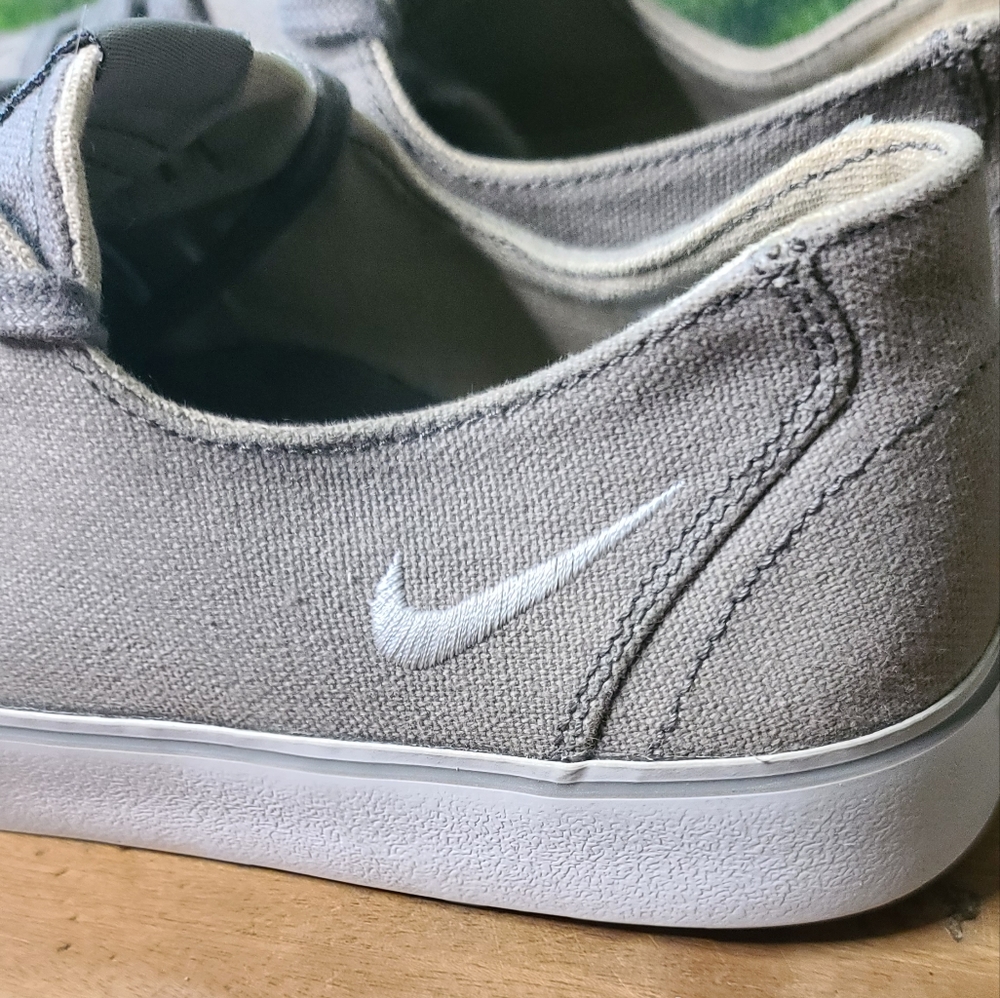 Nike Gray sneakers 9.5 men's Last Day !!! - Picture 9 of 9